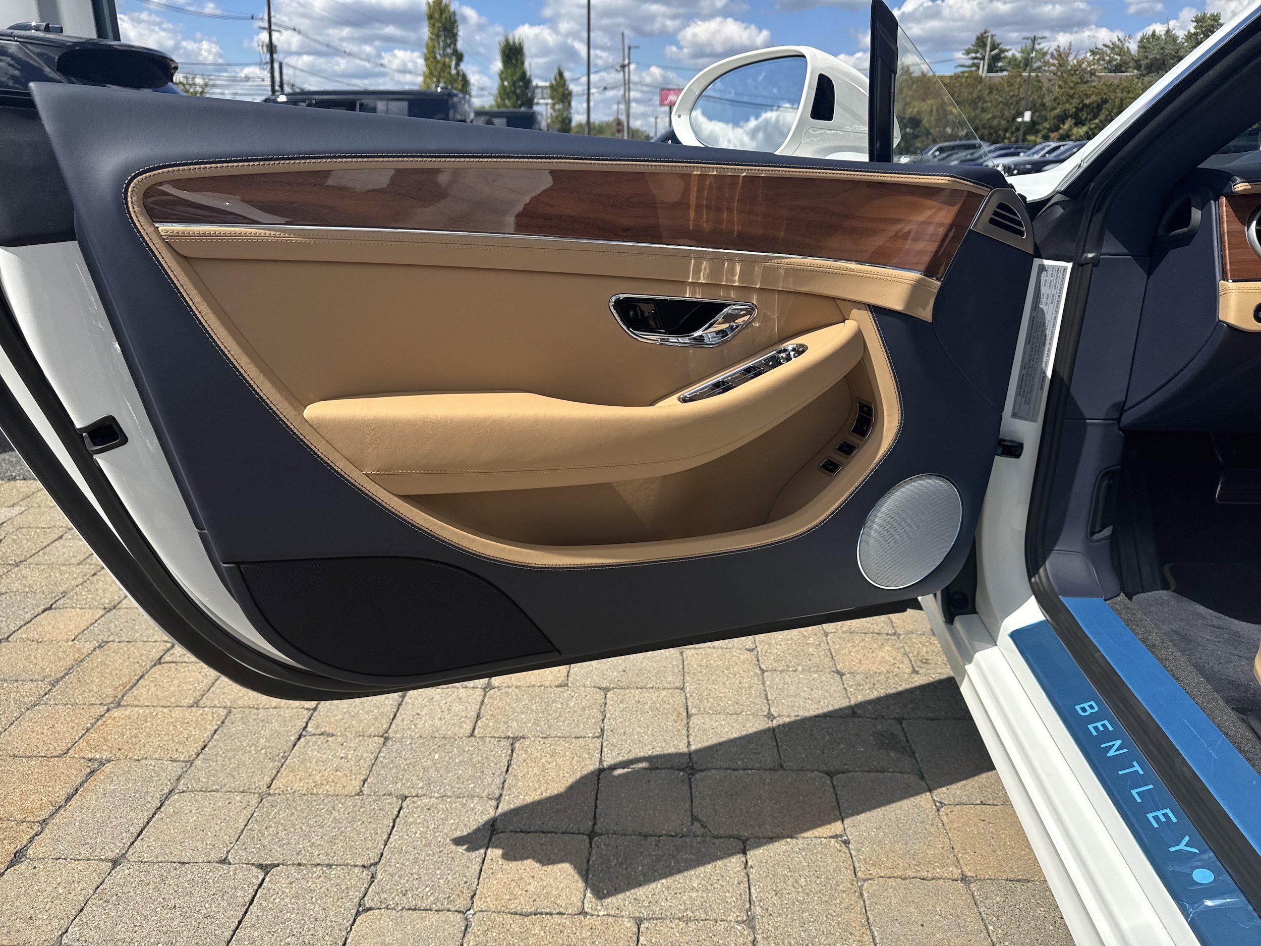 2026 Bentley Continental GTC - Photo 12
