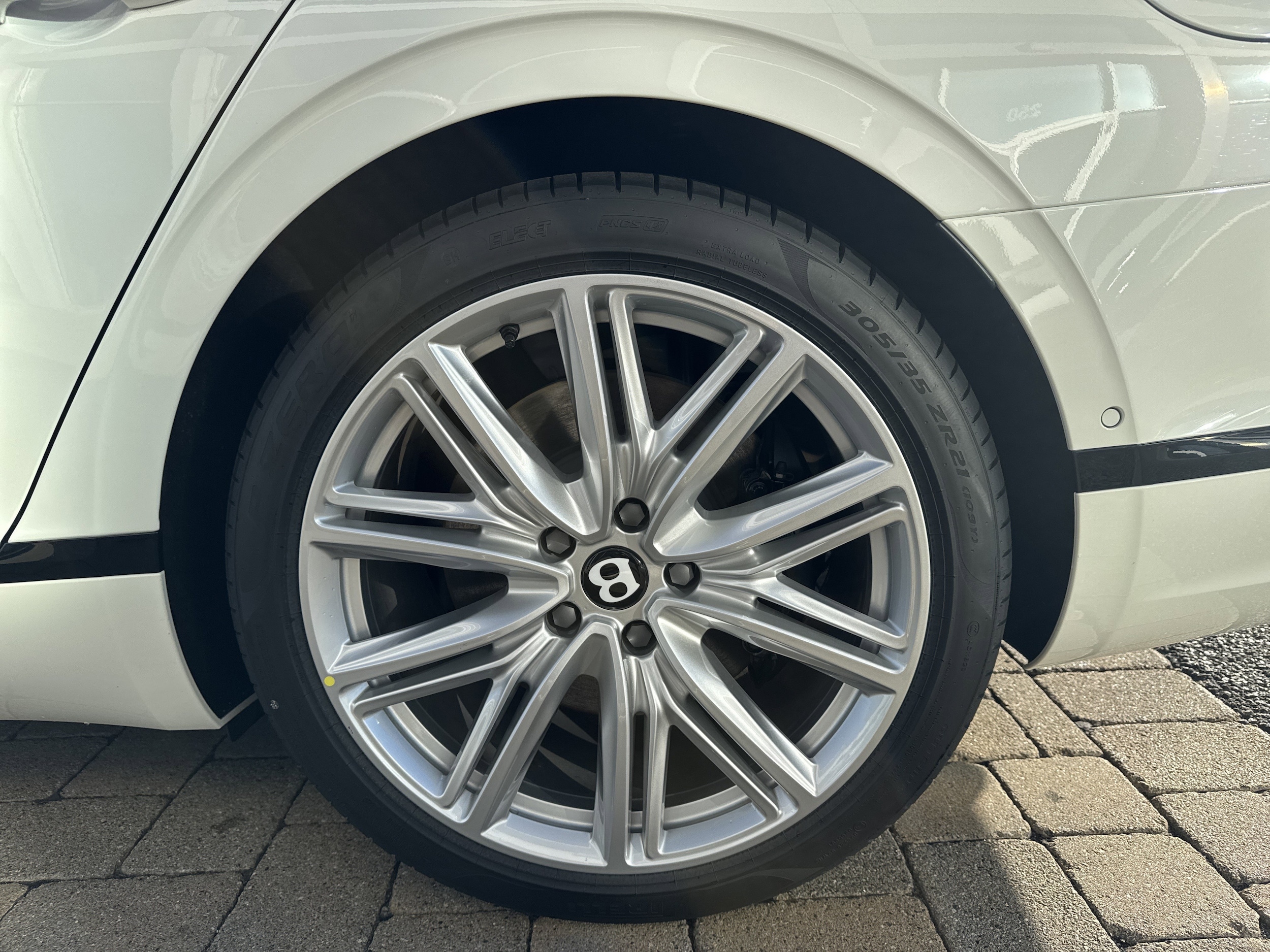 2026 Bentley Flying Spur - Photo 28