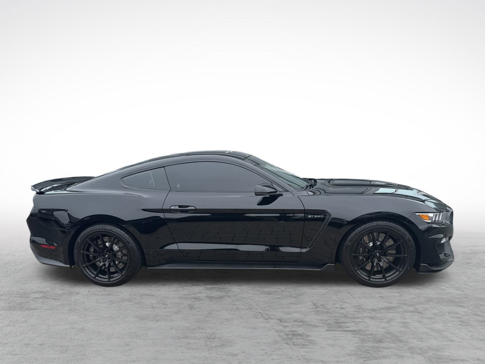 2018 Ford Mustang Shelby photo 2