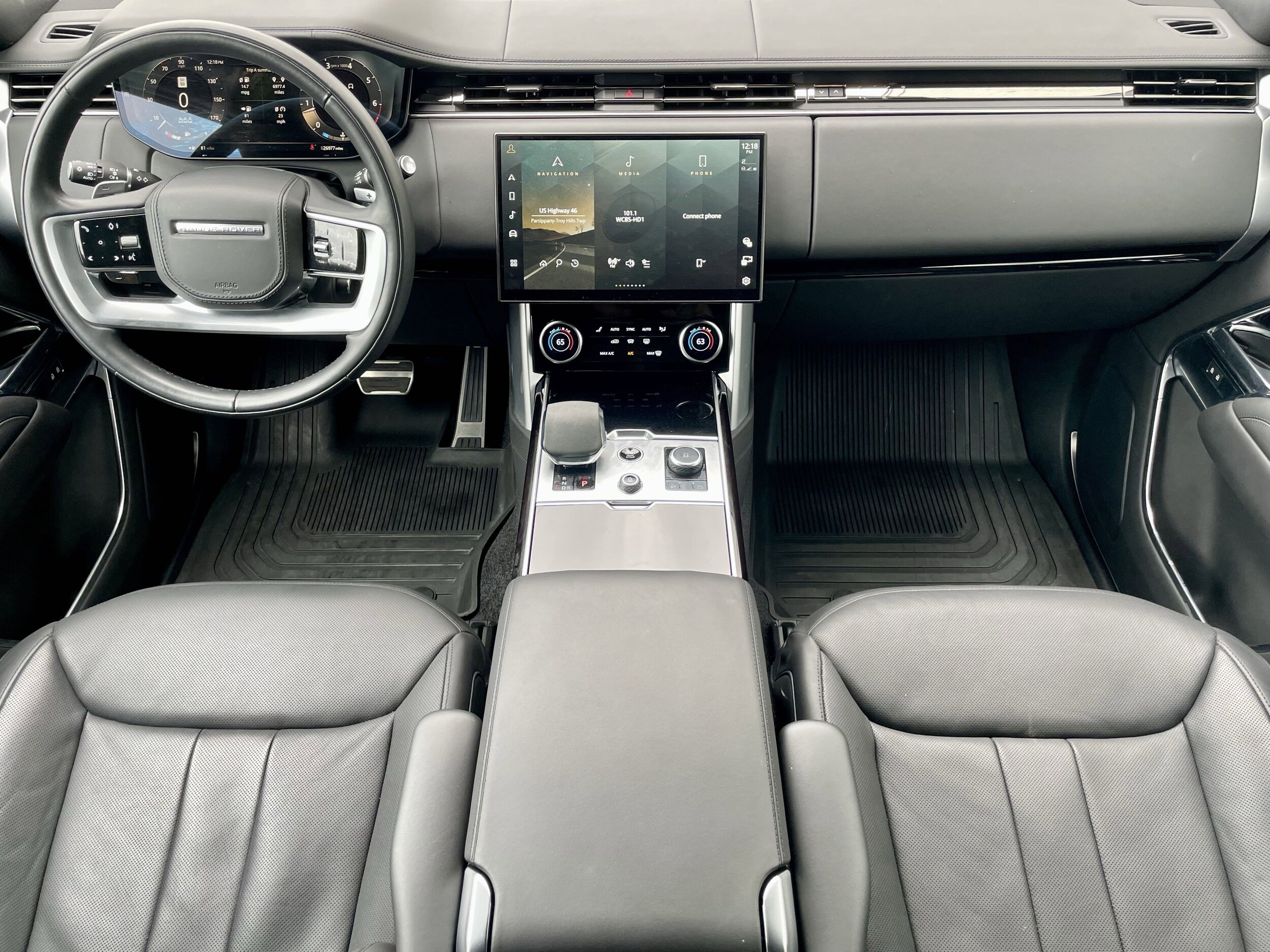 2023 Land Rover Range Rover SE photo 4
