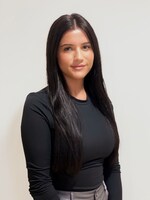 Staff member Samantha Stefanelli from ID_7a857e6329e7