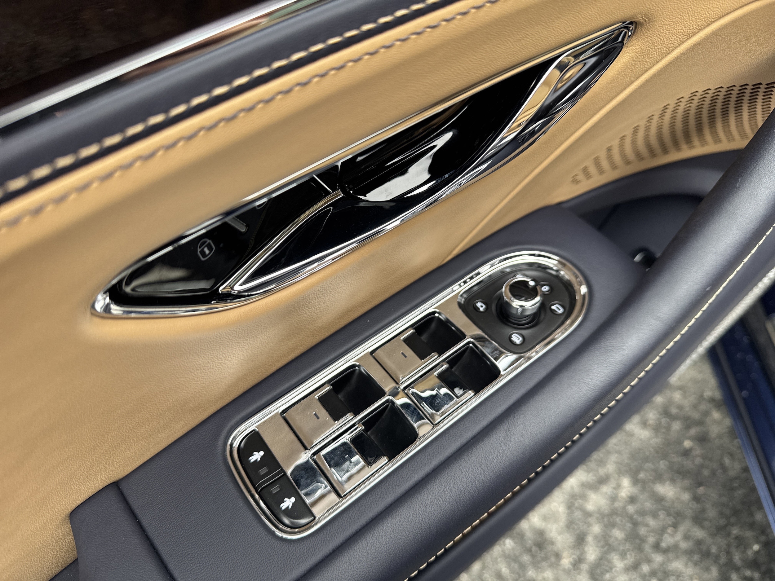 2024 Bentley Flying Spur - Photo 12
