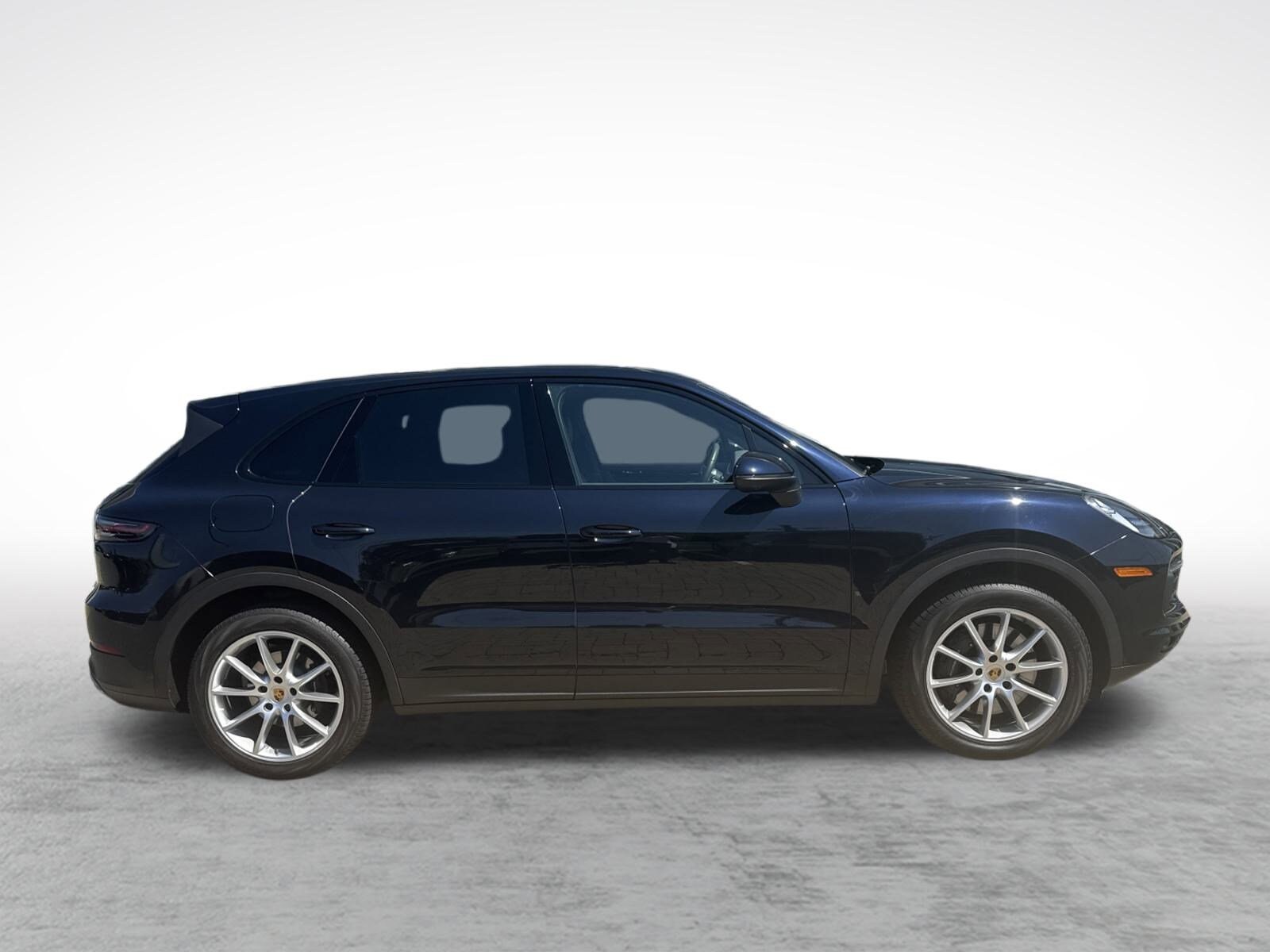 2022 Porsche Cayenne Base photo 2