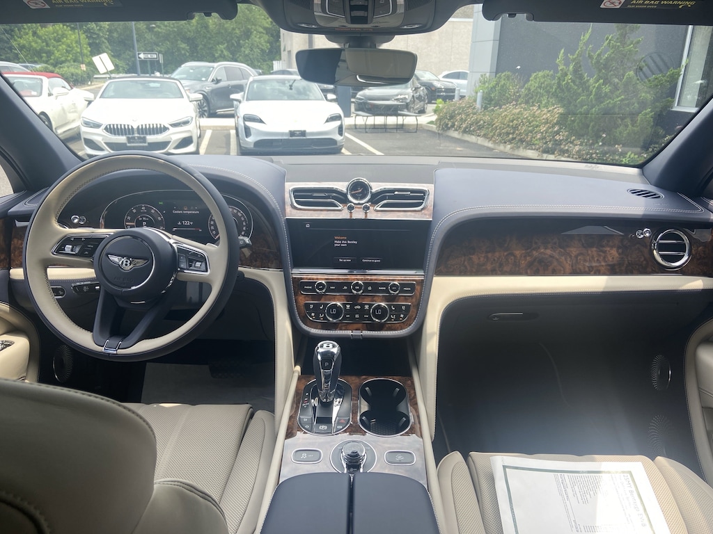 New 2025 Bentley Bentayga EWB V8 SUV