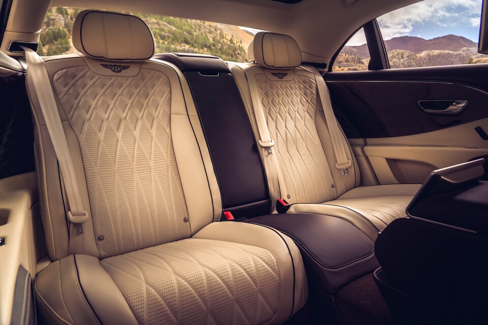 2021-Bentley-FlyingSpur-AlterEgo-Sedan-I03.jpeg