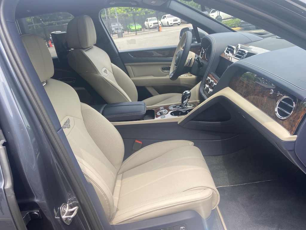 New 2025 Bentley Bentayga EWB V8 SUV