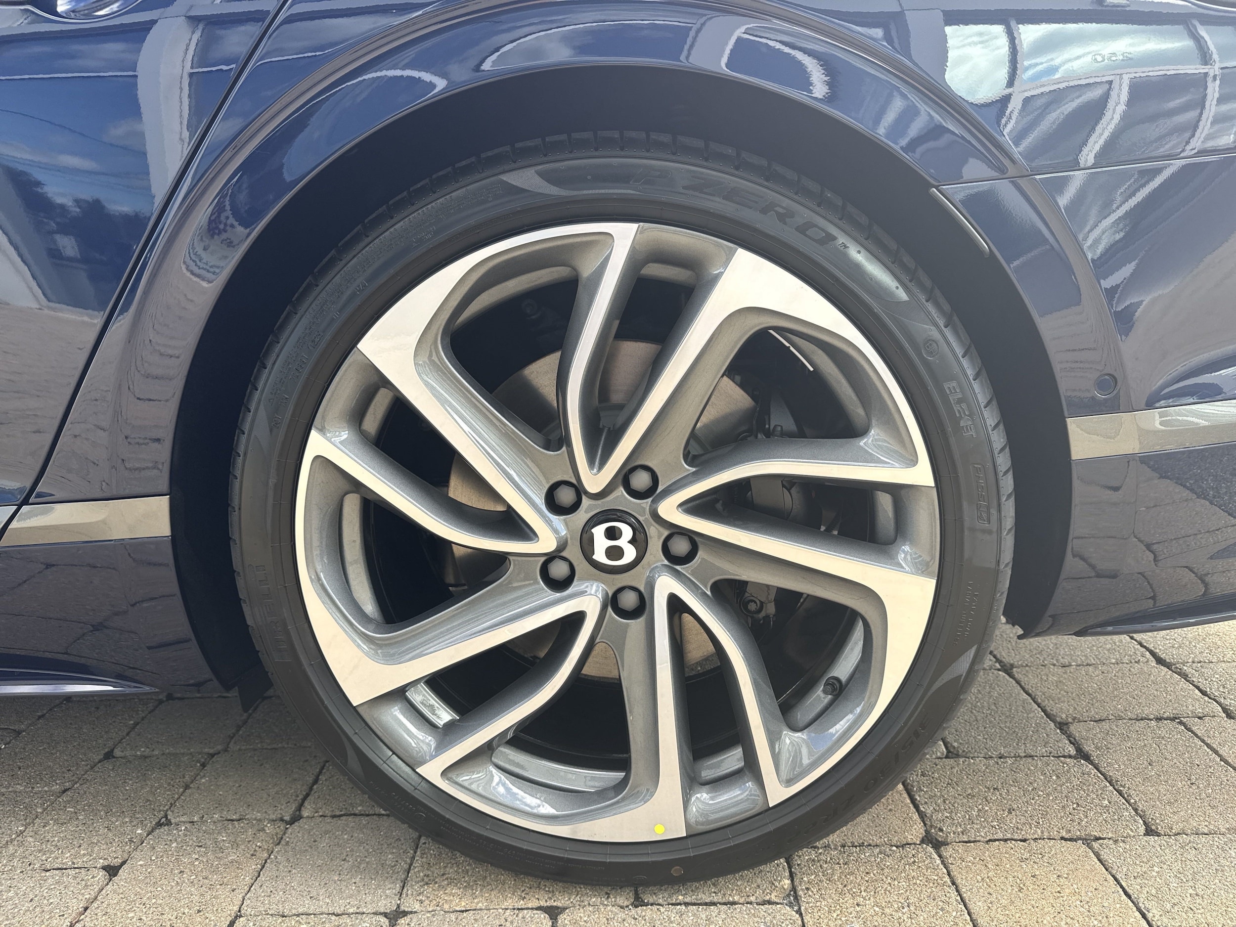 2025 Bentley Flying Spur Speed - Photo 28