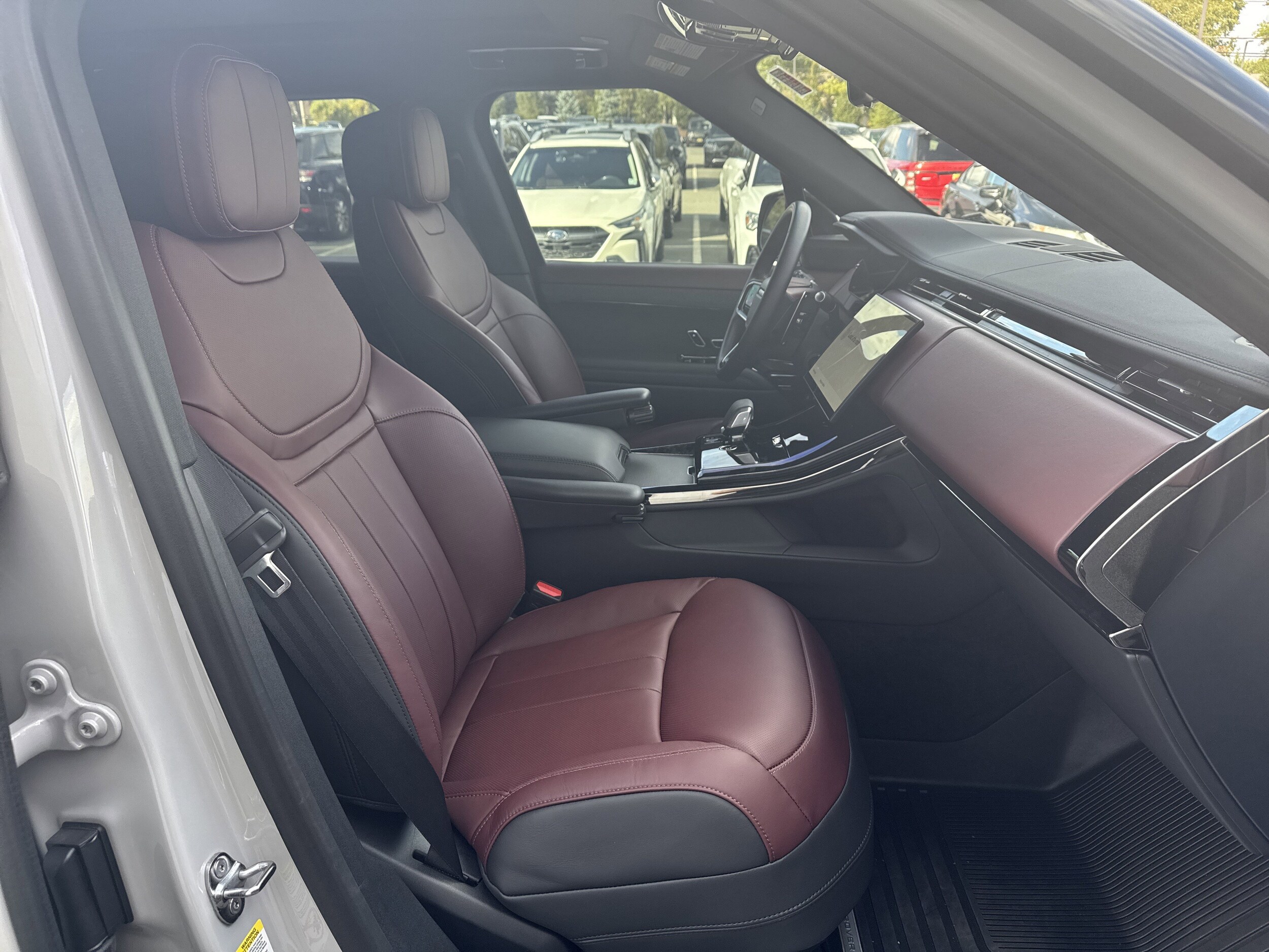 2025 Land Rover Range Rover Sport SE photo 2