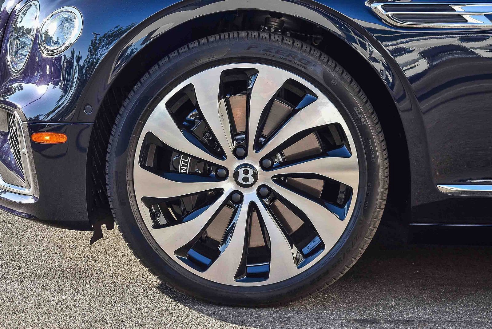 2026 Bentley Flying Spur - Photo 6