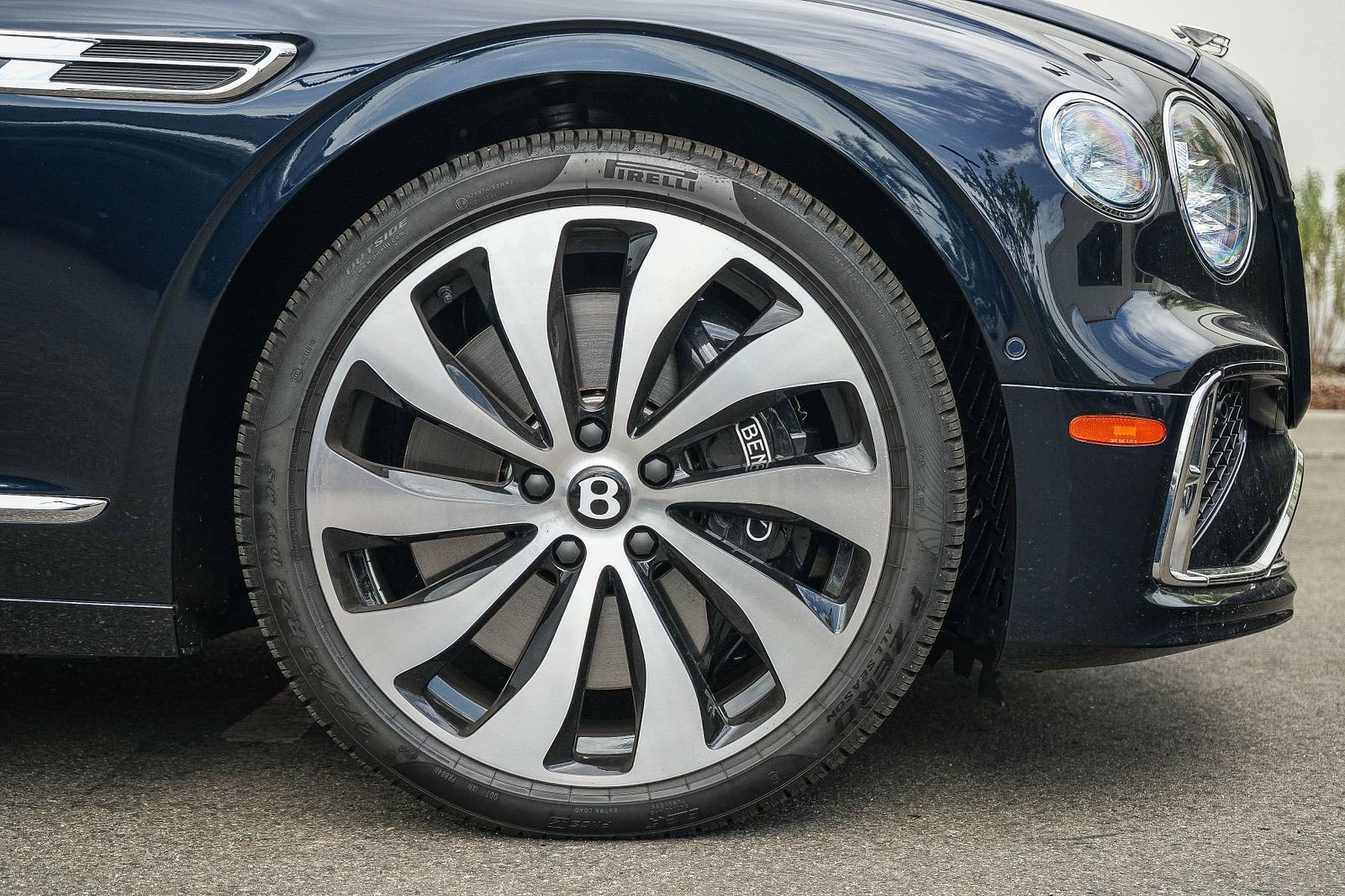 2026 Bentley Flying Spur - Photo 6