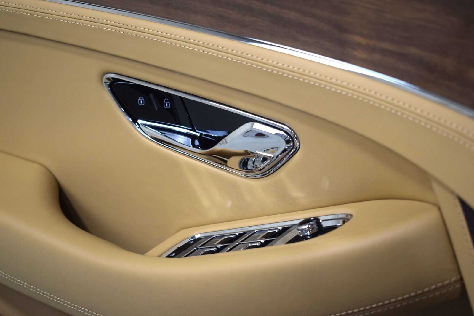 2026 Bentley Continental GTC Base - Photo 38