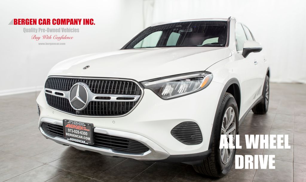 2024 Mercedes Benz GLC 300 4MATIC photo 2