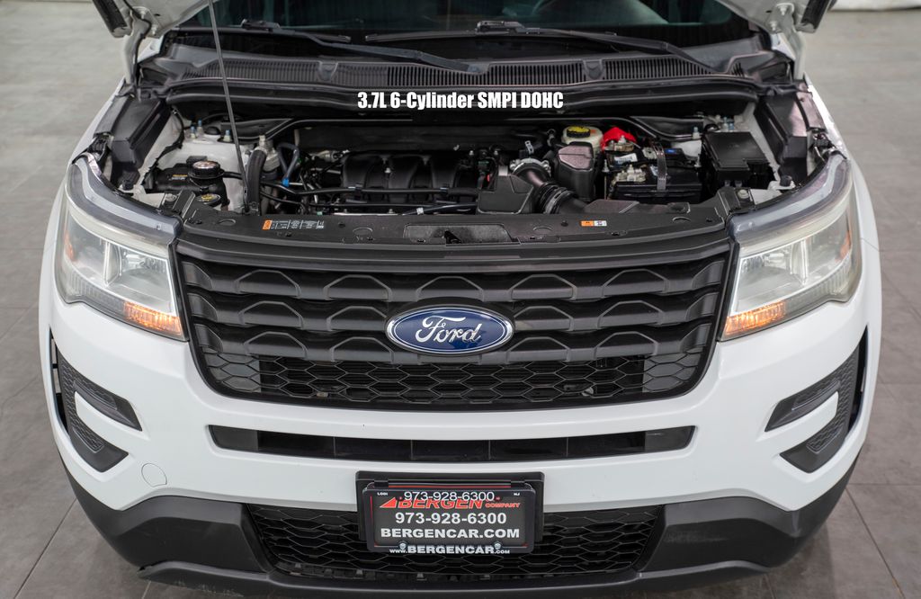 2016 Ford Explorer photo 3