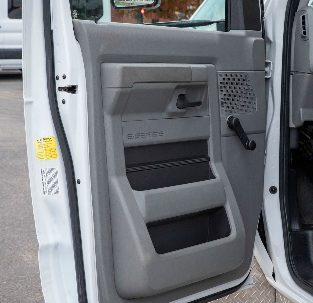 2014 Ford E-Series Cutaway Base - Photo 10