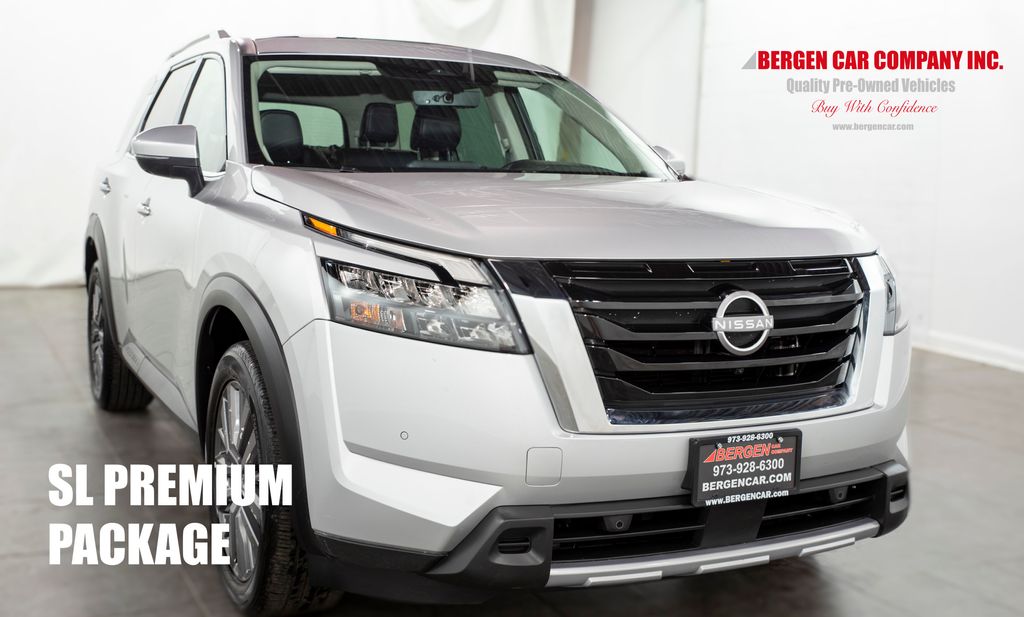2025 Nissan Pathfinder SL's photo