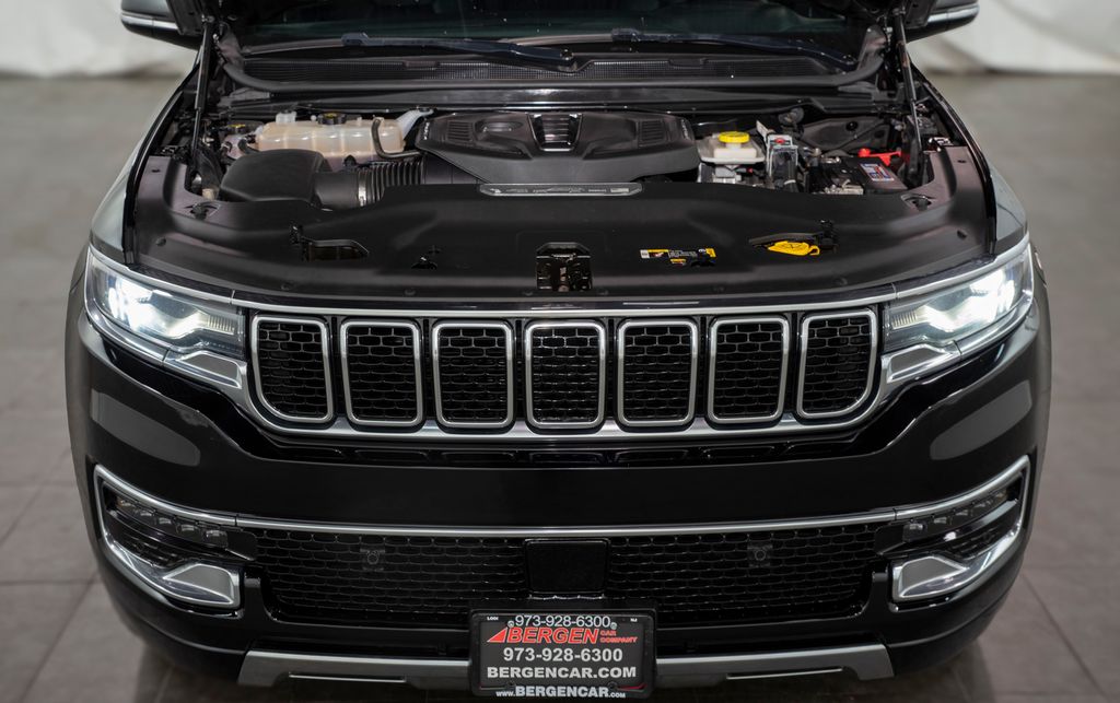 2023 Jeep Wagoneer L Series III photo 3