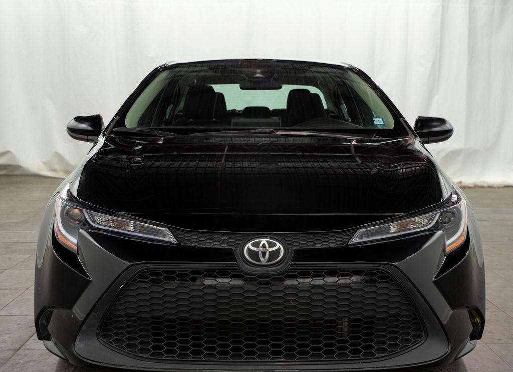 2022 Toyota Corolla LE photo 2
