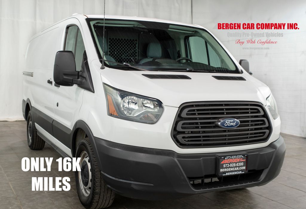 2016 Ford Transit Base's photo