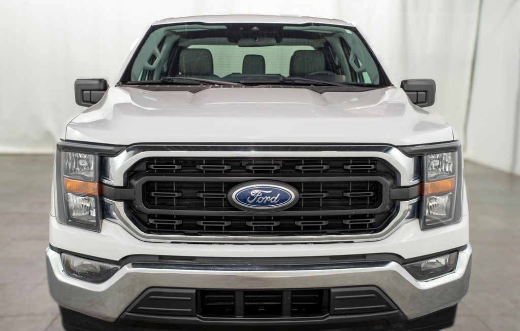 2023 Ford F-150 XLT photo 2