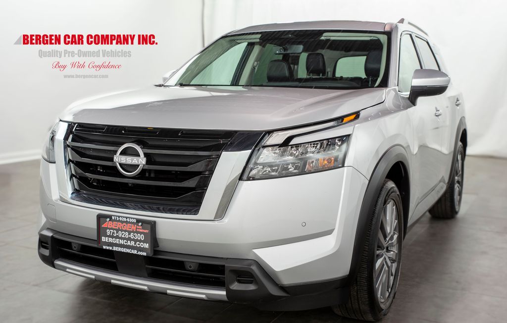 2025 Nissan Pathfinder SL photo 4