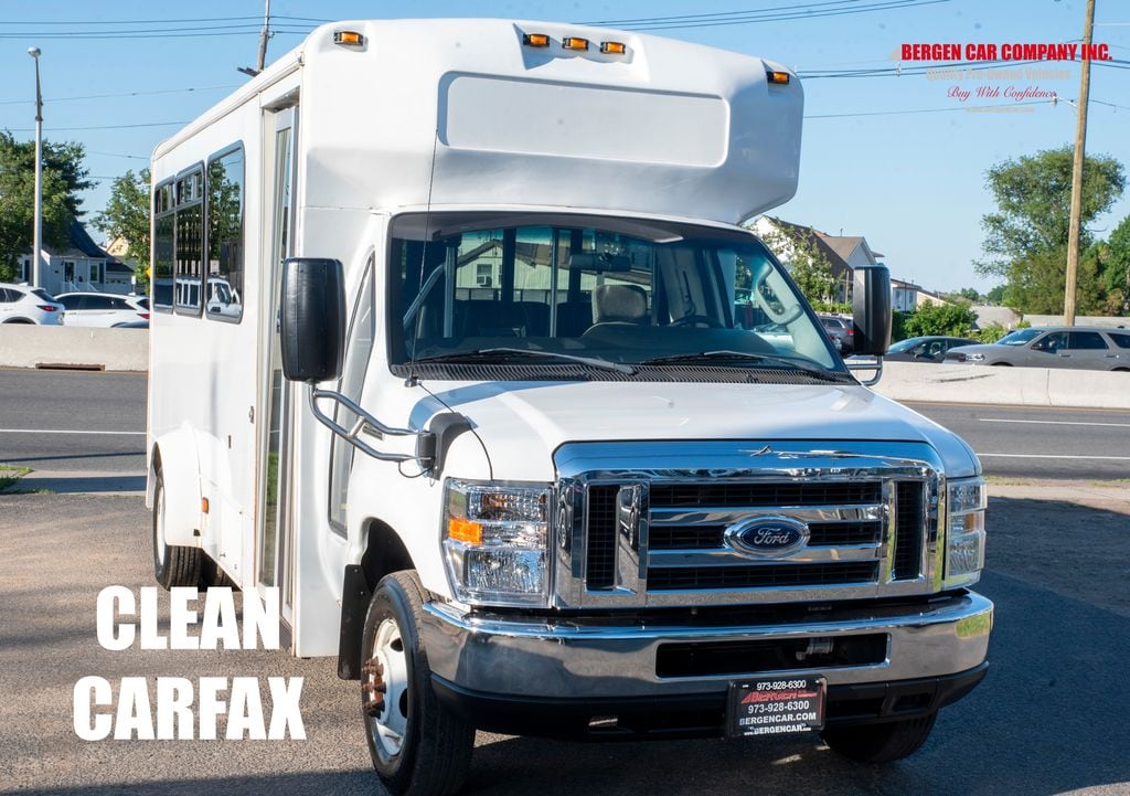 2017 Ford E-Series DRW E-450 Super Duty 158 in WB's photo