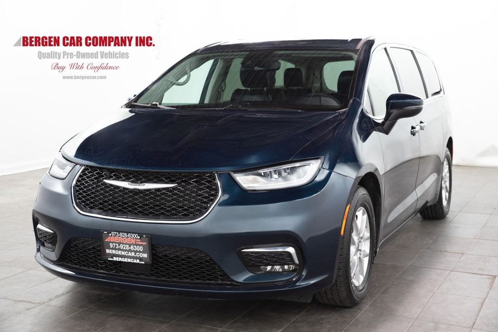 Used 2023 Chrysler Pacifica Touring L Van Passenger Van