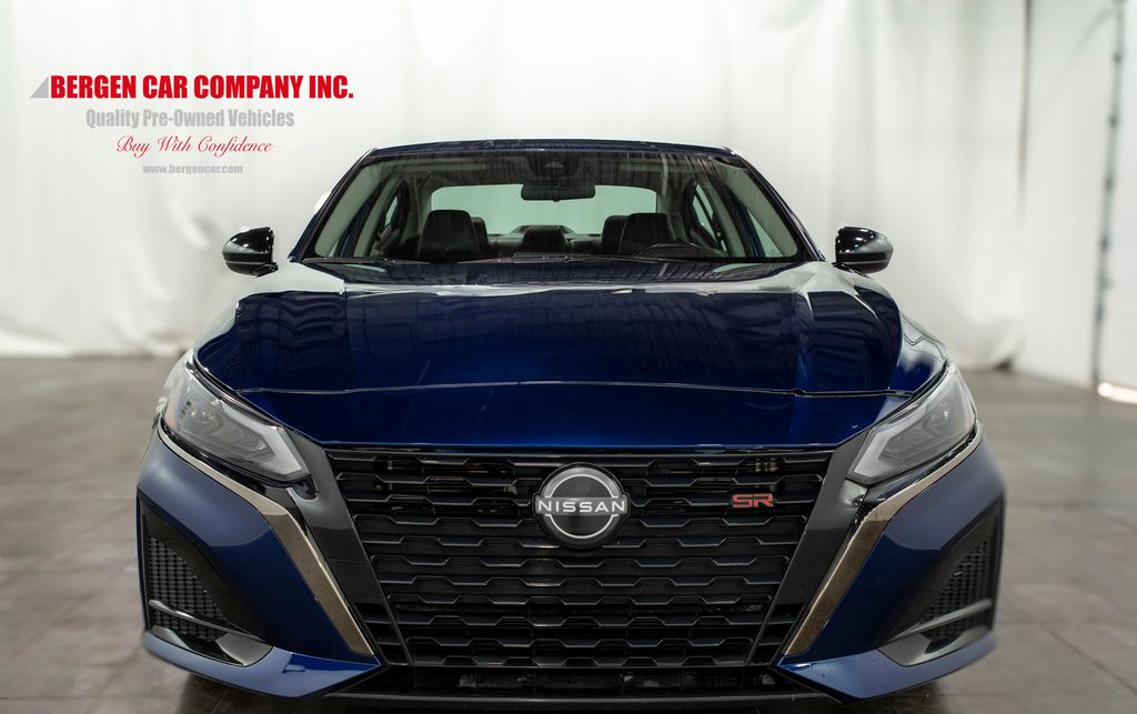 2023 Nissan Altima 2.5 SR photo 2