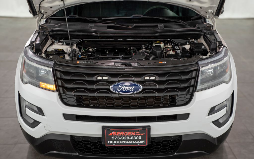 2017 Ford Explorer photo 3
