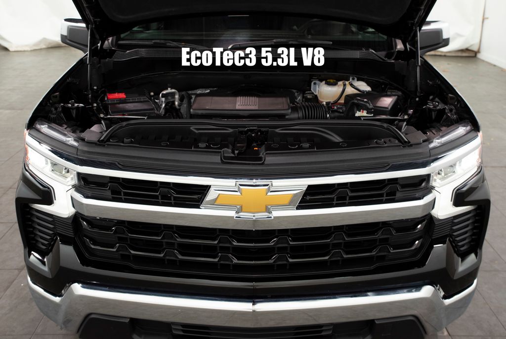 2025 Chevrolet Silverado 1500 LT photo 3