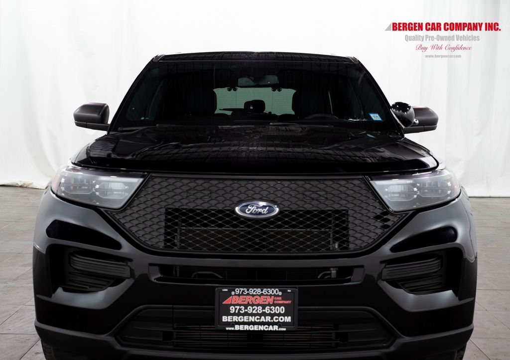2021 Ford Explorer photo 2