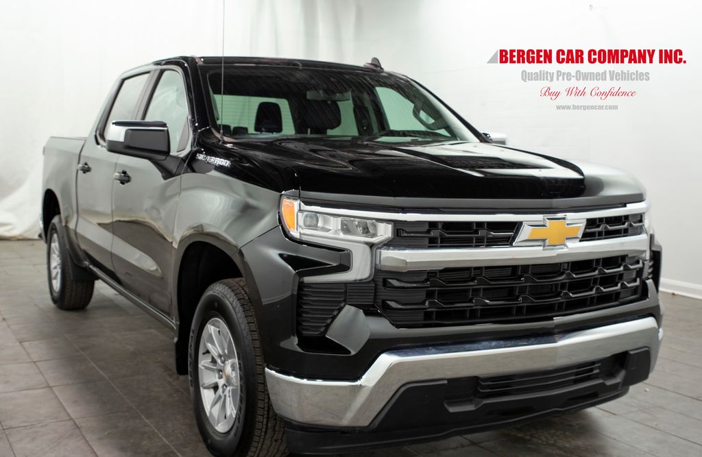 2025 Chevrolet Silverado 1500 LT's photo