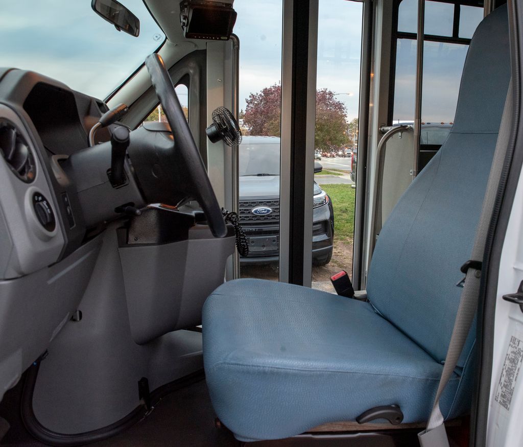 2014 Ford E-Series Cutaway Base - Photo 11