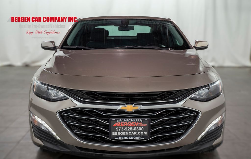 2023 Chevrolet Malibu 1LT photo 2