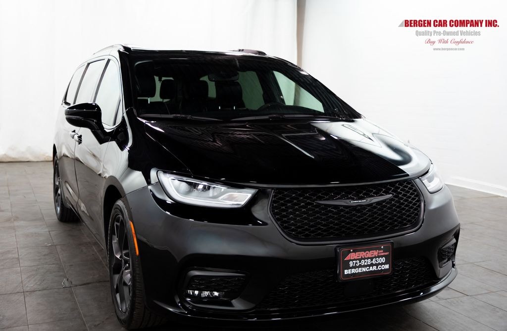Used 2026 Chrysler Pacifica Limited Van Passenger Van