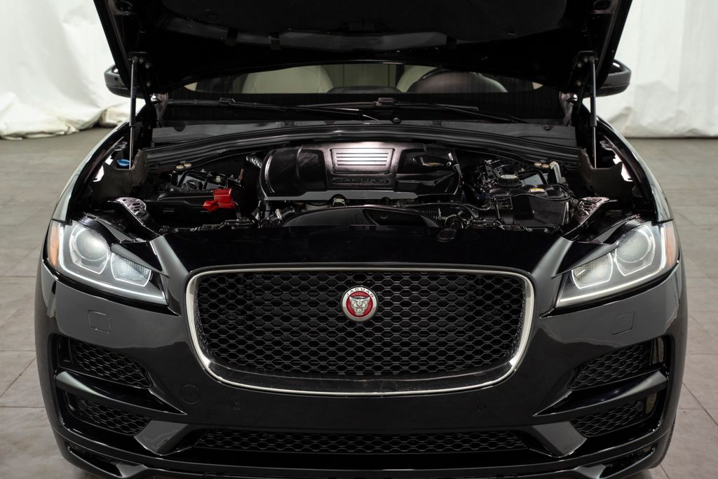 2020 Jaguar F-PACE Prestige photo 3