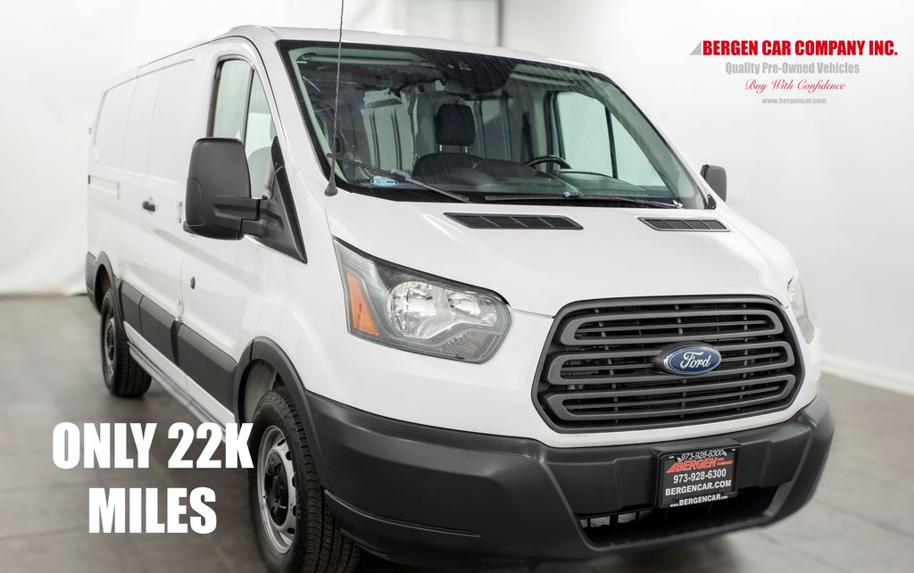 2016 Ford Transit Base's photo