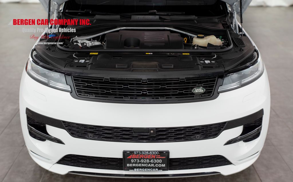 2024 Land Rover Range Rover Sport P400 Dynamic SE photo 3