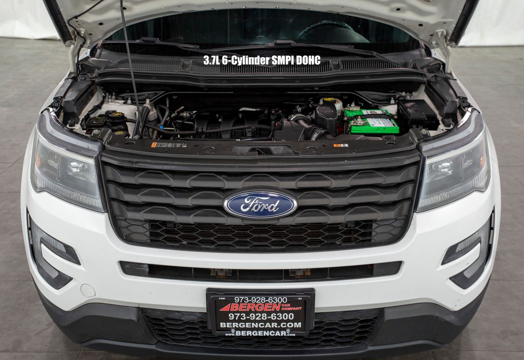 2017 Ford Explorer photo 3