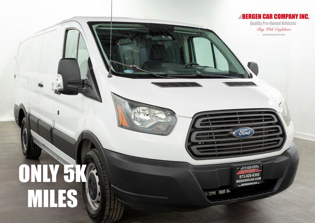 2015 Ford Transit Base's photo