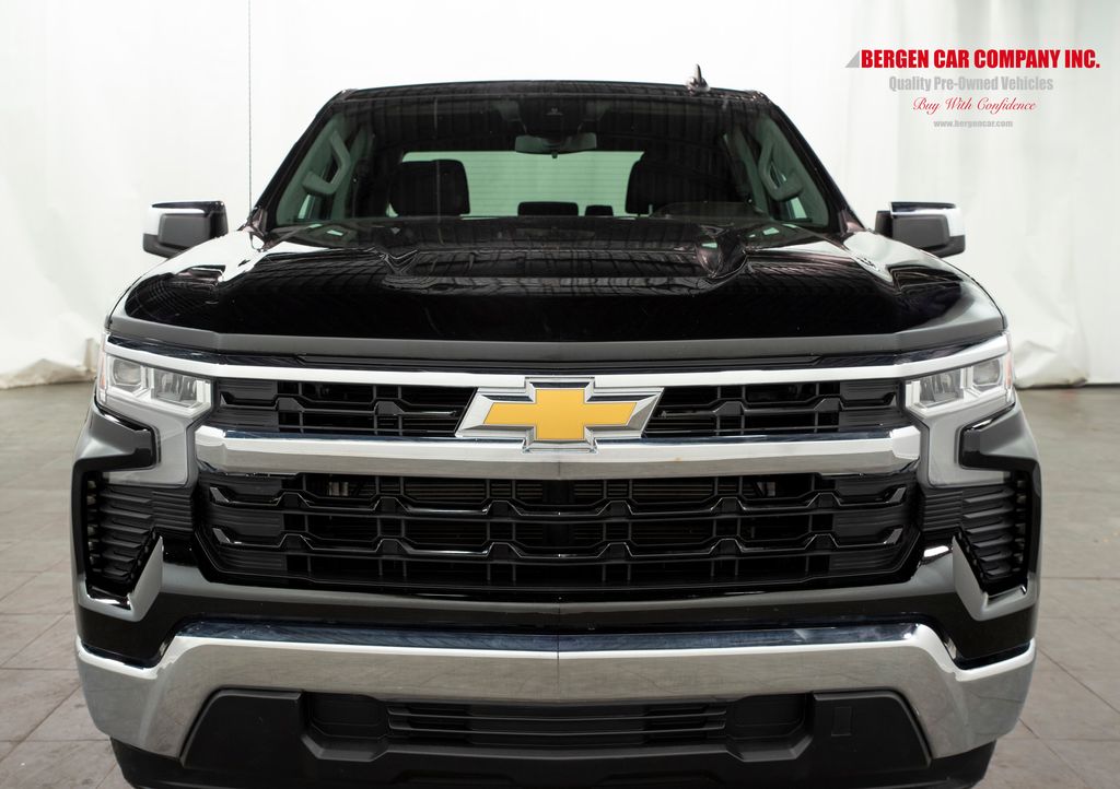 2025 Chevrolet Silverado 1500 LT photo 2