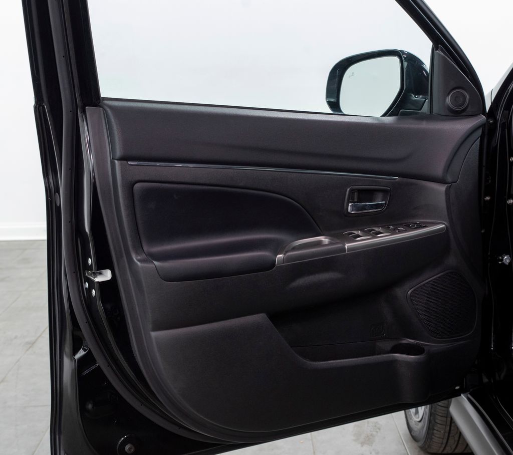 2024 Mitsubishi Outlander Sport ES LE SE photo 4