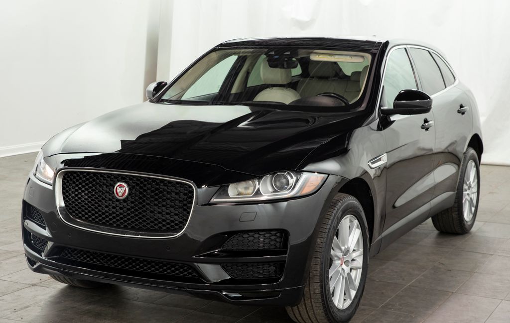 2020 Jaguar F-PACE Prestige photo 4