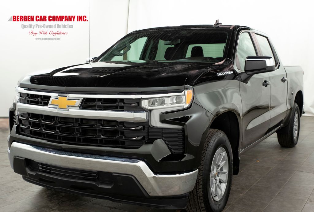 2025 Chevrolet Silverado 1500 LT photo 4