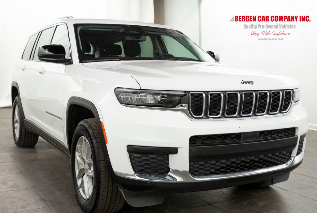 2023 Jeep Grand Cherokee L Laredo's photo