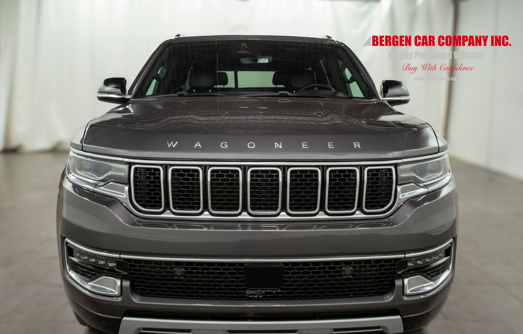 2023 Jeep Wagoneer L Series II photo 2