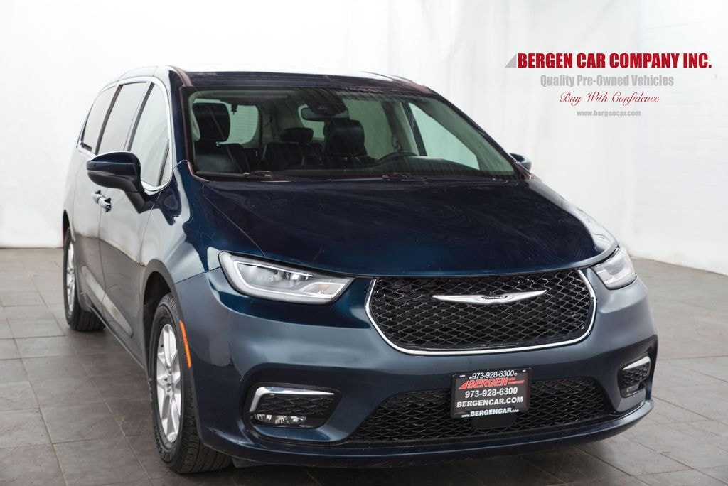 Used 2023 Chrysler Pacifica Touring L Van Passenger Van