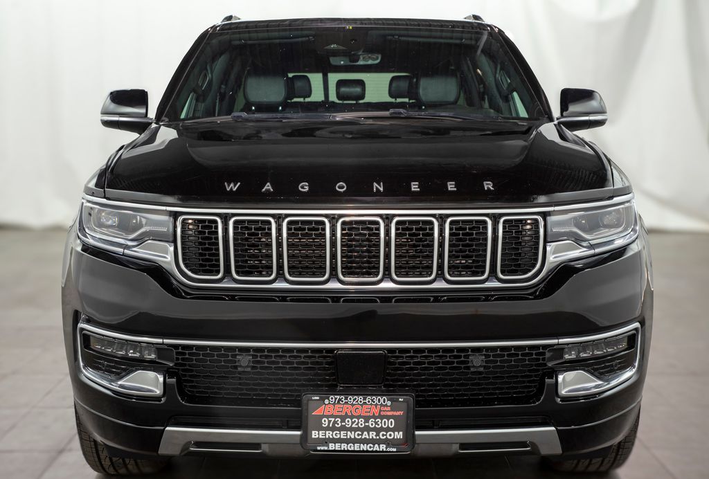 2023 Jeep Wagoneer L Series III photo 2