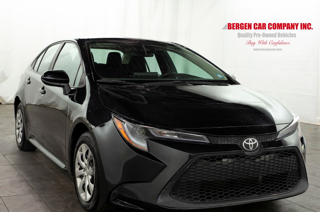 2022 Toyota Corolla LE's photo