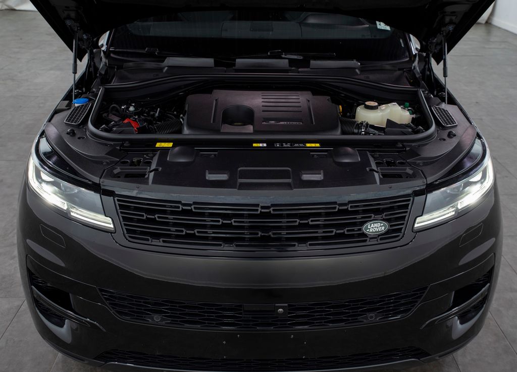 2025 Land Rover Range Rover Sport SE photo 2