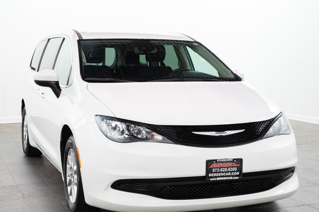 2023 Chrysler Voyager LX
